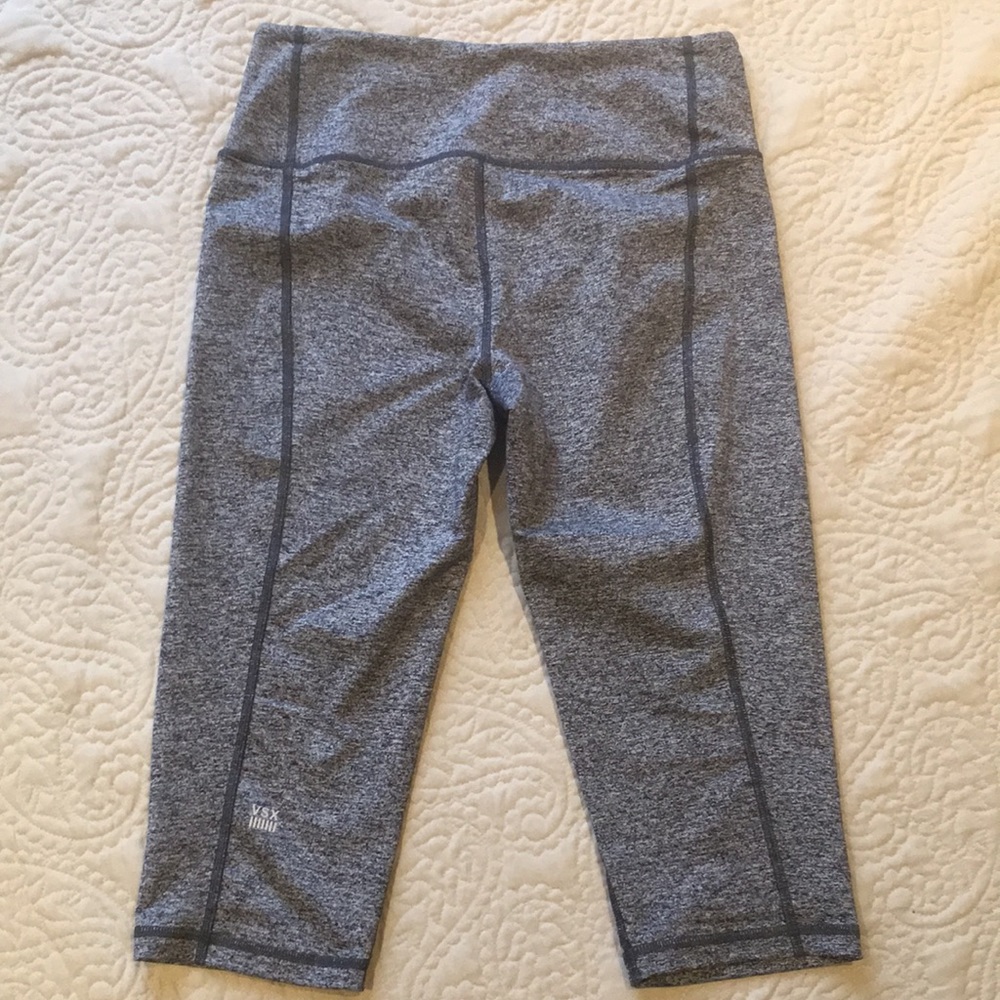 Victoria’s Secret VSX Sport Knockout Crop Leggings size M